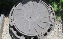 Крышки для канализационных колодцев, виды и преимущества