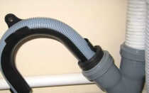 Как подключить слив стиральной машины к канализации без ошибок