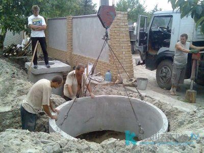 Установка выгребной ямы из железобетонных колец 