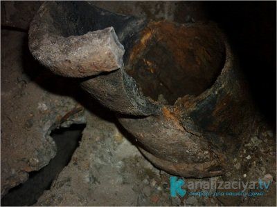 Поломка чугунной трубы 