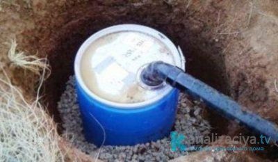 Установка выгребной ямы из пластиковых колец
