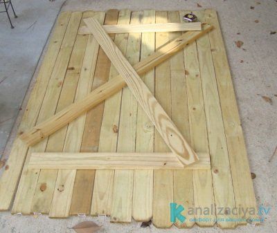 Дверь для дачного туалета 