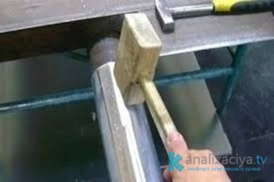Как правильно сделать водосточный желоб своими руками?