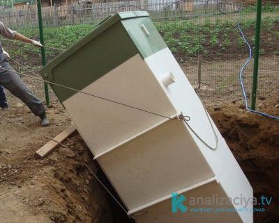 Погрузка септика Астра в котлован 