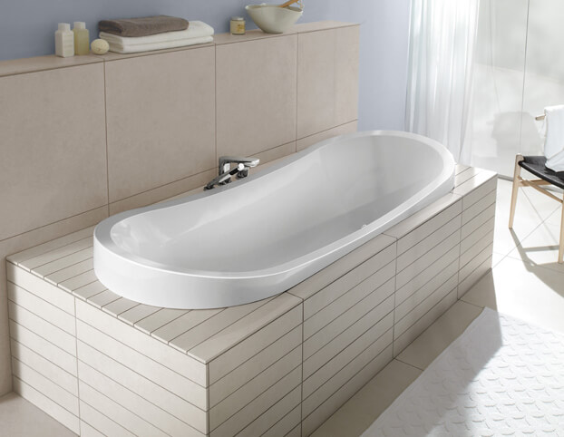 как установить угловую акриловую ванну своими руками