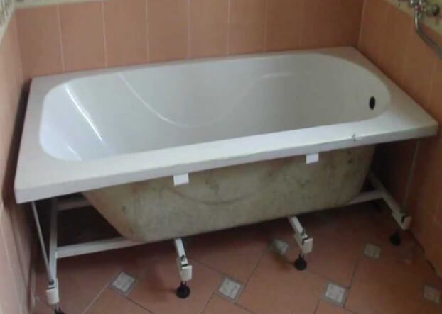 монтаж акриловой ванны