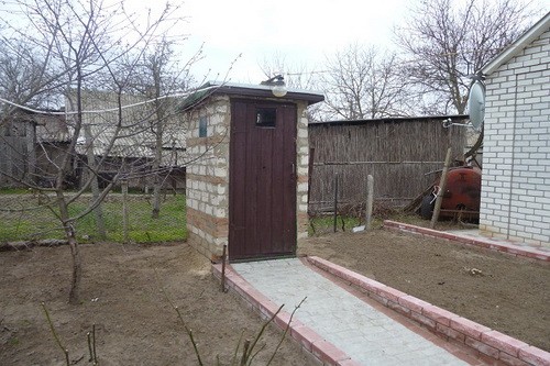 Кирпичная постройка