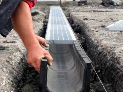 Установка лотков для ливневки